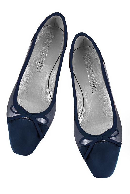 Navy blue women's ballet pumps, with low heels. Square toe. Flat flare heels. Top view - Florence KOOIJMAN